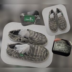 Sanuk Kids Gray Slip-On Shoes Size 1